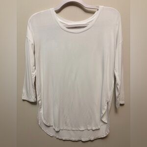 Aritzia BABATON Oversized White 3/4 Sleeve Top - 21" PTP